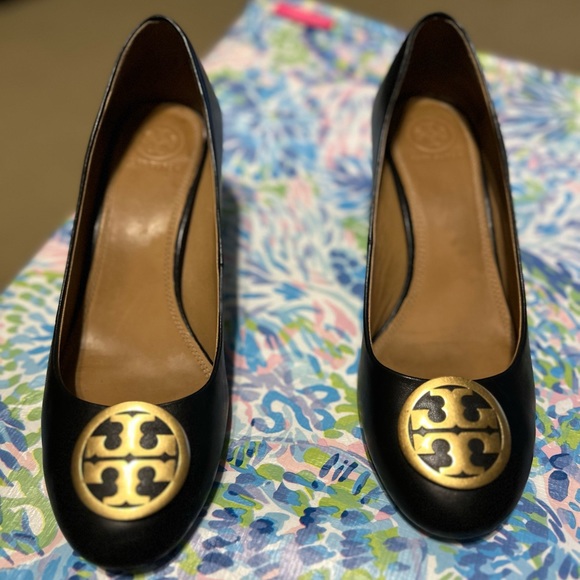 Tory Burch Chelsea Block-Heel Pumps - Picture 3 of 12